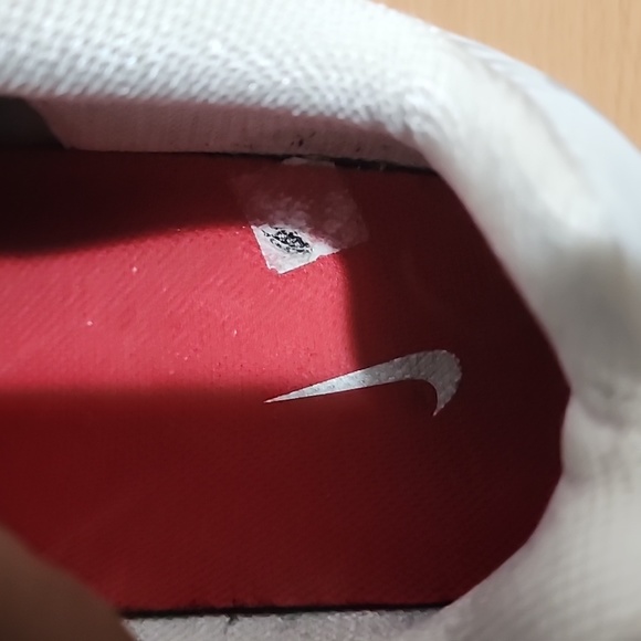 NIKE AIR VAPORMAX 360 SIZE 10 VAST GREY/WHITE-PARTICLE GREY AND RED. - Picture 11 of 17